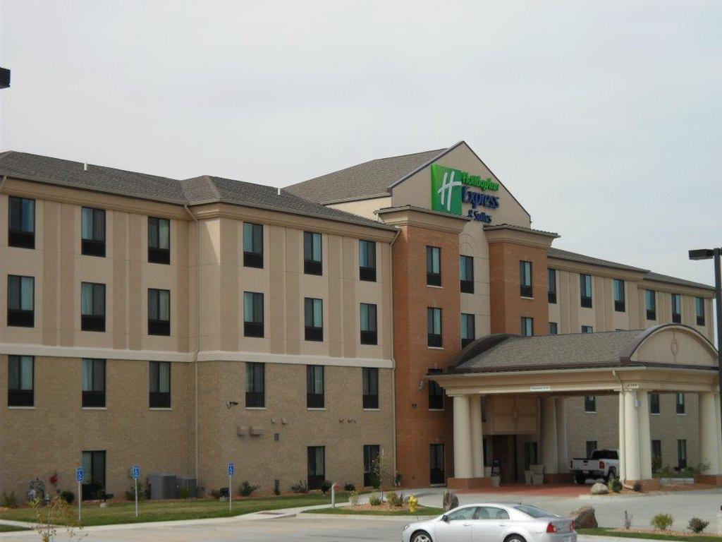 Holiday Inn Express And Suites Urbandale Des Moines, An Ihg Hotel Exterior foto