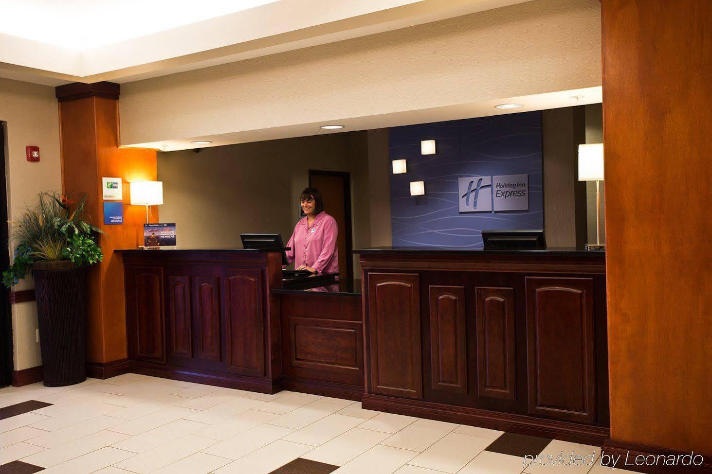 Holiday Inn Express And Suites Urbandale Des Moines, An Ihg Hotel Exterior foto